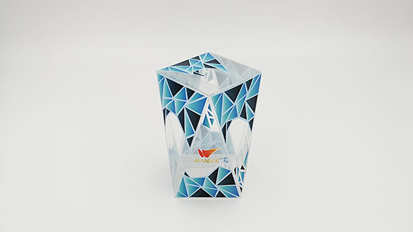 日常生活中的食品包裝盒也能給人柔美、優雅、女性、活潑的感覺